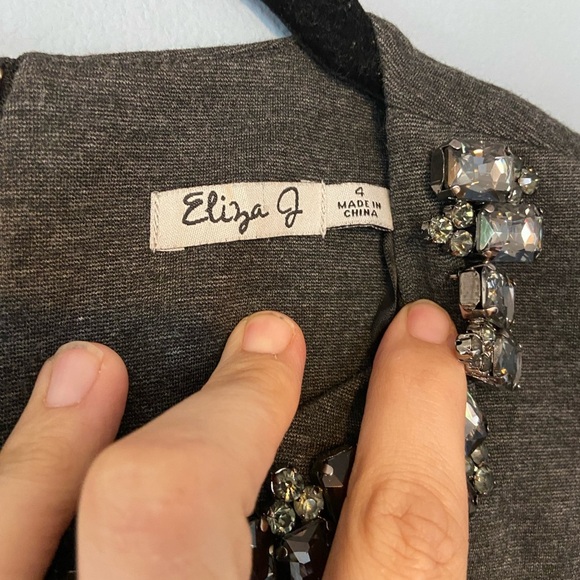 Elegant Gray Dress with Embellished Neckline - Picture 3 of 5